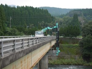 橋梁点検車1